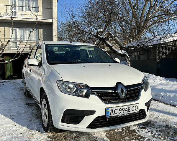 Белый Рено Логан, объемом двигателя 1 л и пробегом 177 тыс. км за 5399 $, фото 2 на Automoto.ua