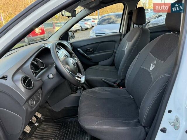 Рено Логан 2019 у Хмельницькому на Automoto.ua Білий Рено Логан, об'ємом двигуна 0.9 л та пробігом 86 тис. км за 5999 $, фото 23 на Automoto.ua