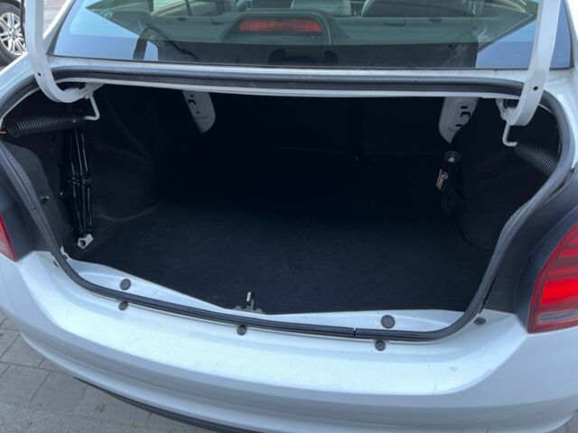 Білий Рено Логан, об'ємом двигуна 0.9 л та пробігом 89 тис. км за 6899 $, фото 11 на Automoto.ua