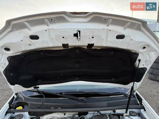 Рено Логан 2019 у Хмельницькому на Automoto.ua Білий Рено Логан, об'ємом двигуна 0.9 л та пробігом 86 тис. км за 5999 $, фото 28 на Automoto.ua