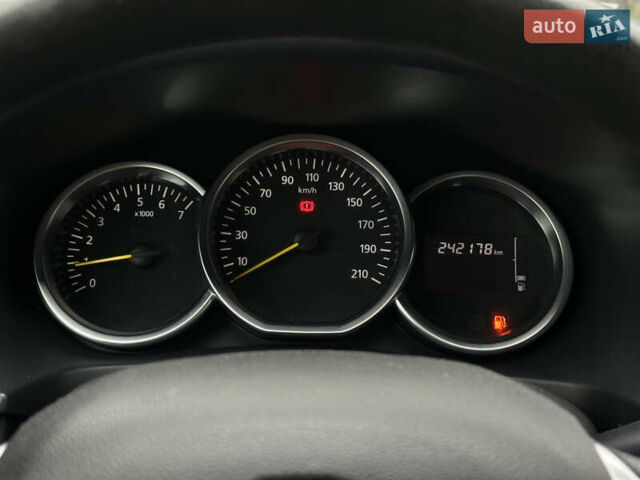 Белый Рено Логан, объемом двигателя 1 л и пробегом 242 тыс. км за 4500 $, фото 13 на Automoto.ua