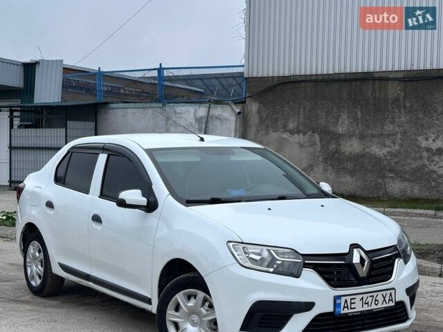 Белый Рено Логан, объемом двигателя 1 л и пробегом 310 тыс. км за 5200 $, фото 2 на Automoto.ua