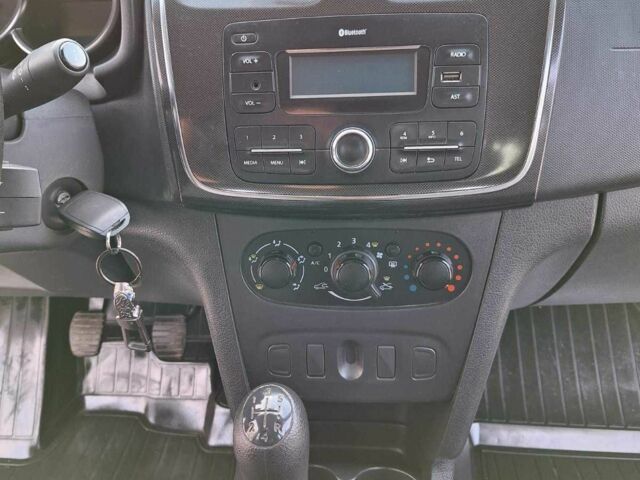 Белый Рено Логан, объемом двигателя 1.5 л и пробегом 110 тыс. км за 8200 $, фото 14 на Automoto.ua