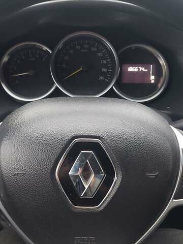 Белый Рено Логан, объемом двигателя 1 л и пробегом 188 тыс. км за 4900 $, фото 5 на Automoto.ua