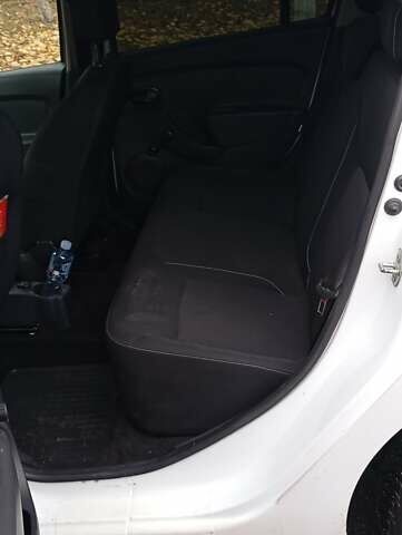 Белый Рено Логан, объемом двигателя 1.46 л и пробегом 166 тыс. км за 7000 $, фото 5 на Automoto.ua