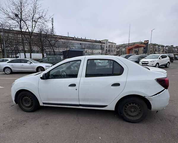 Белый Рено Логан, объемом двигателя 1 л и пробегом 322 тыс. км за 2800 $, фото 5 на Automoto.ua