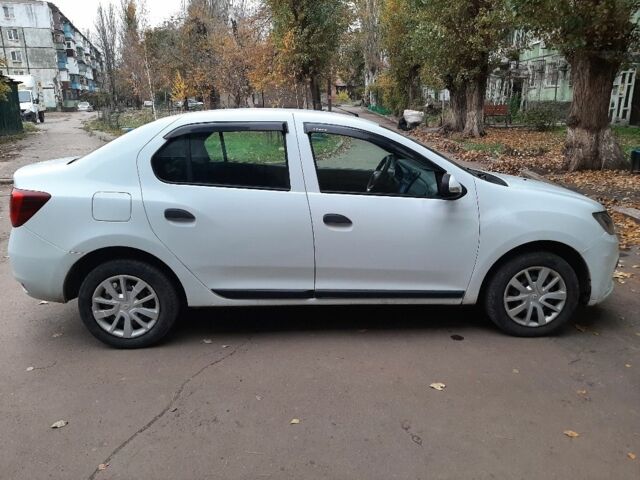 Белый Рено Логан, объемом двигателя 1 л и пробегом 140 тыс. км за 6200 $, фото 1 на Automoto.ua