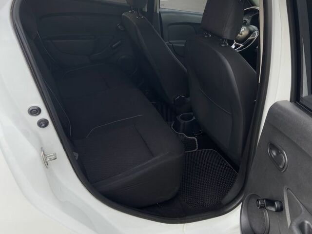 Рено Логан 2019 в Киеве на Automoto.ua Белый Рено Логан, объемом двигателя 1 л и пробегом 164 тыс. км за 6600 $, фото 6 на Automoto.ua