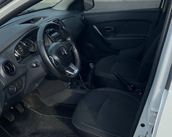 Белый Рено Логан, объемом двигателя 1 л и пробегом 157 тыс. км за 6600 $, фото 11 на Automoto.ua