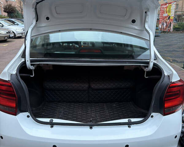 Белый Рено Логан, объемом двигателя 0.9 л и пробегом 88 тыс. км за 10500 $, фото 10 на Automoto.ua