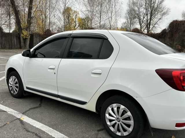 Білий Рено Логан, об'ємом двигуна 1.5 л та пробігом 128 тис. км за 7999 $, фото 1 на Automoto.ua