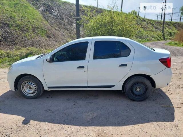 Белый Рено Логан, объемом двигателя 1 л и пробегом 149 тыс. км за 4850 $, фото 2 на Automoto.ua