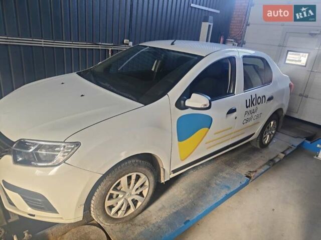 Белый Рено Логан, объемом двигателя 1 л и пробегом 331 тыс. км за 3200 $, фото 3 на Automoto.ua