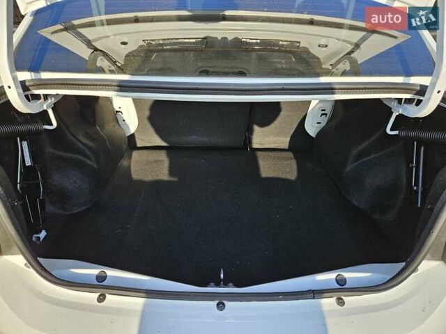 Белый Рено Логан, объемом двигателя 1.46 л и пробегом 78 тыс. км за 8900 $, фото 13 на Automoto.ua