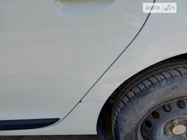 Белый Рено Логан, объемом двигателя 1 л и пробегом 149 тыс. км за 4850 $, фото 28 на Automoto.ua