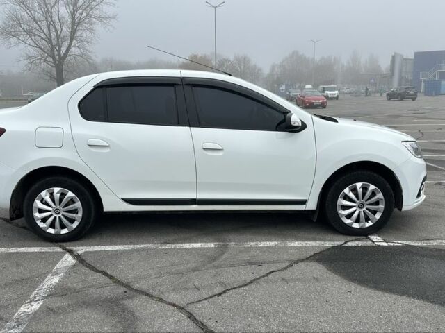 Белый Рено Логан, объемом двигателя 1.5 л и пробегом 148 тыс. км за 8700 $, фото 2 на Automoto.ua