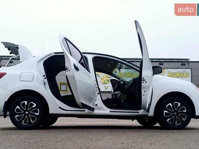 Белый Рено Логан, объемом двигателя 1.5 л и пробегом 150 тыс. км за 9150 $, фото 14 на Automoto.ua