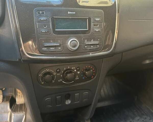 Білий Рено Логан, об'ємом двигуна 1.46 л та пробігом 270 тис. км за 6200 $, фото 3 на Automoto.ua