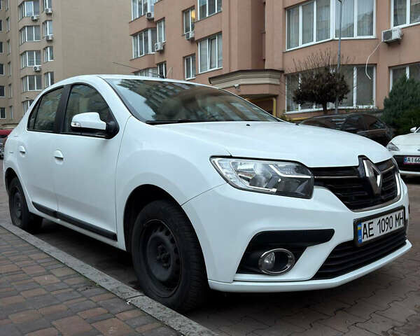 Белый Рено Логан, объемом двигателя 0.9 л и пробегом 88 тыс. км за 10500 $, фото 8 на Automoto.ua