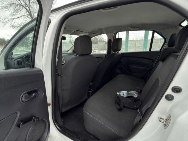 Білий Рено Логан, об'ємом двигуна 1 л та пробігом 330 тис. км за 4200 $, фото 10 на Automoto.ua