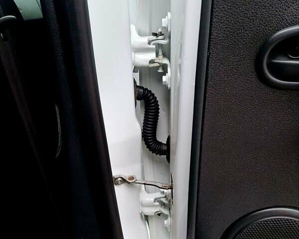 Белый Рено Логан, объемом двигателя 1.5 л и пробегом 150 тыс. км за 9150 $, фото 78 на Automoto.ua