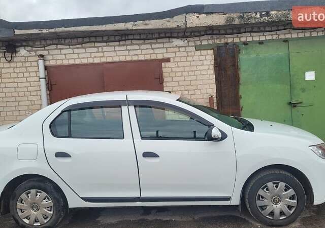 Білий Рено Логан, об'ємом двигуна 0.9 л та пробігом 46 тис. км за 8600 $, фото 1 на Automoto.ua