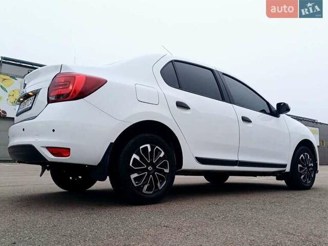 Белый Рено Логан, объемом двигателя 1.5 л и пробегом 150 тыс. км за 9150 $, фото 3 на Automoto.ua
