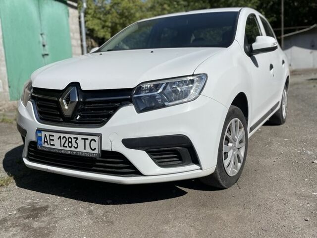 Белый Рено Логан, объемом двигателя 1 л и пробегом 250 тыс. км за 5200 $, фото 1 на Automoto.ua