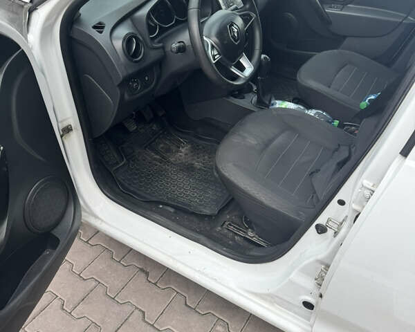 Белый Рено Логан, объемом двигателя 1 л и пробегом 288 тыс. км за 3750 $, фото 7 на Automoto.ua
