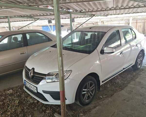Белый Рено Логан, объемом двигателя 1 л и пробегом 78 тыс. км за 5999 $, фото 2 на Automoto.ua