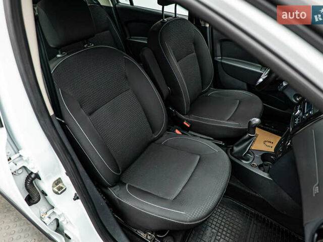 Білий Рено Логан, об'ємом двигуна 1.5 л та пробігом 173 тис. км за 8720 $, фото 16 на Automoto.ua