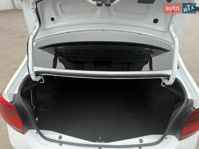 Белый Рено Логан, объемом двигателя 0.9 л и пробегом 41 тыс. км за 9300 $, фото 24 на Automoto.ua