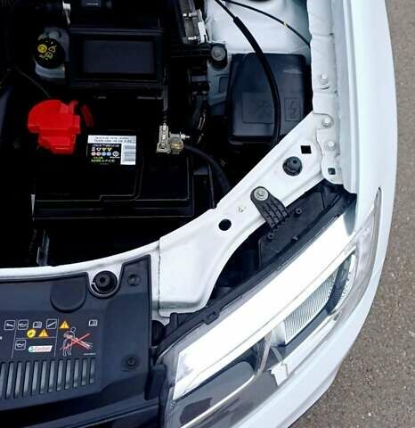 Белый Рено Логан, объемом двигателя 1.5 л и пробегом 150 тыс. км за 9150 $, фото 40 на Automoto.ua