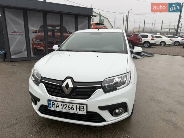 Белый Рено Логан, объемом двигателя 0.9 л и пробегом 41 тыс. км за 9300 $, фото 2 на Automoto.ua