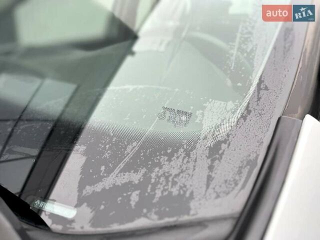 Белый Рено Логан, объемом двигателя 1.46 л и пробегом 118 тыс. км за 7877 $, фото 3 на Automoto.ua