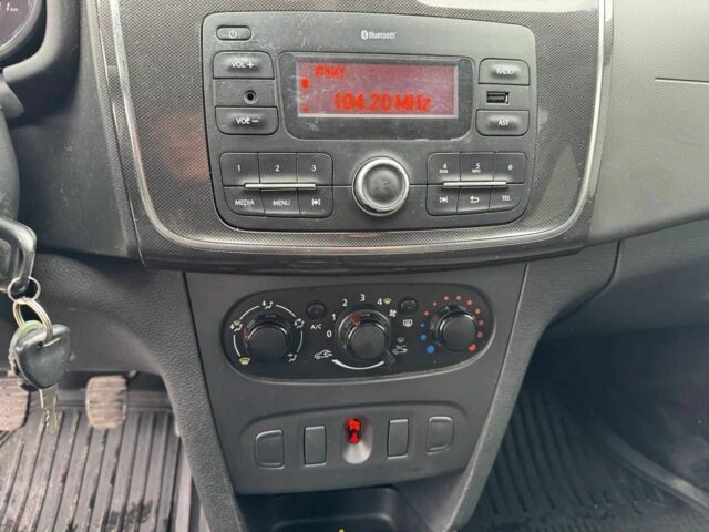 Білий Рено Логан, об'ємом двигуна 1 л та пробігом 150 тис. км за 5500 $, фото 11 на Automoto.ua