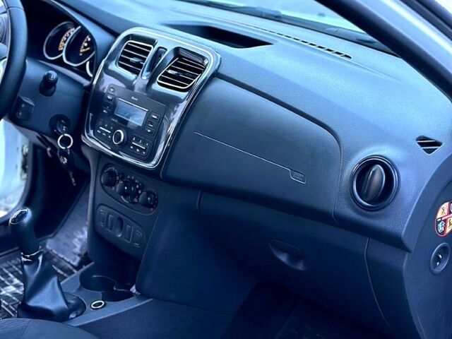 Белый Рено Логан, объемом двигателя 1.5 л и пробегом 157 тыс. км за 7499 $, фото 8 на Automoto.ua