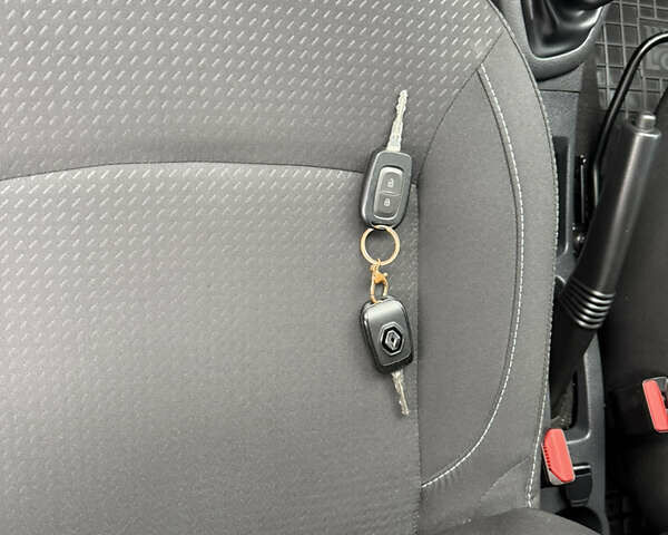 Белый Рено Логан, объемом двигателя 0.9 л и пробегом 41 тыс. км за 9300 $, фото 25 на Automoto.ua