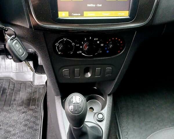 Белый Рено Логан, объемом двигателя 1.5 л и пробегом 150 тыс. км за 9150 $, фото 68 на Automoto.ua