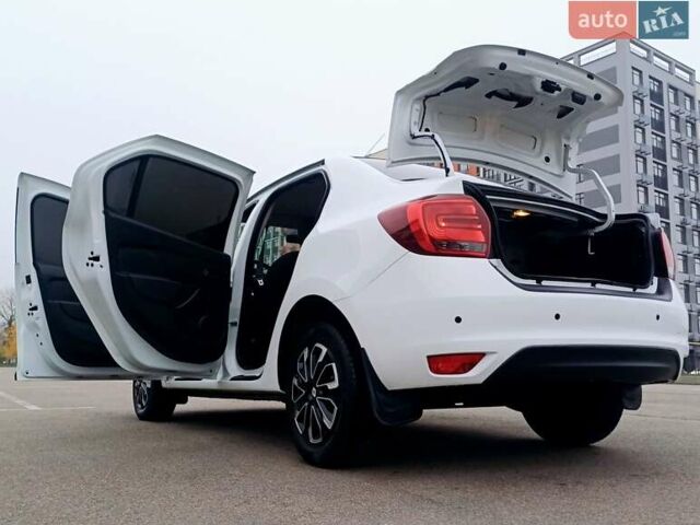 Белый Рено Логан, объемом двигателя 1.5 л и пробегом 150 тыс. км за 9150 $, фото 1 на Automoto.ua