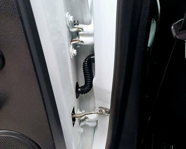 Белый Рено Логан, объемом двигателя 1.5 л и пробегом 150 тыс. км за 9150 $, фото 79 на Automoto.ua