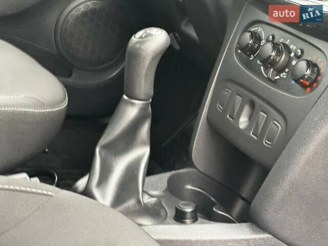 Білий Рено Логан, об'ємом двигуна 1.46 л та пробігом 97 тис. км за 7450 $, фото 32 на Automoto.ua