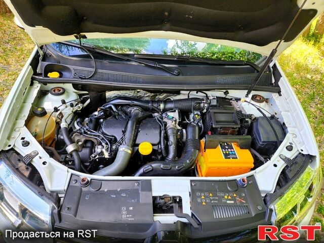 Белый Рено Логан, объемом двигателя 1.5 л и пробегом 164 тыс. км за 6400 $, фото 5 на Automoto.ua