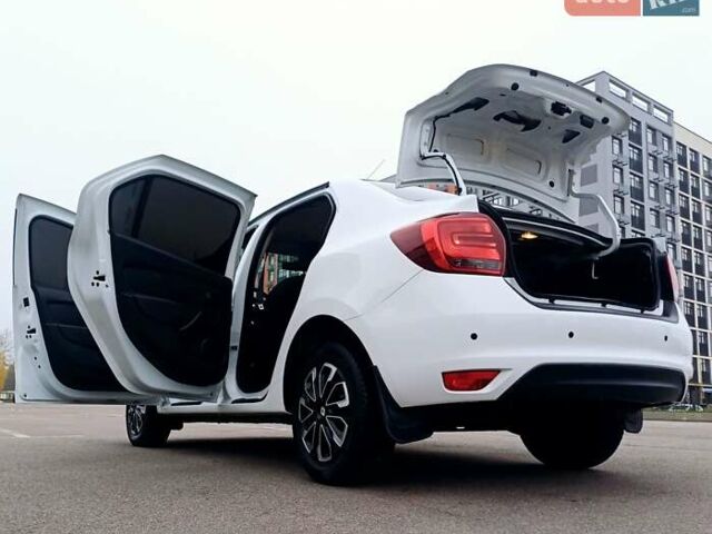 Белый Рено Логан, объемом двигателя 1.5 л и пробегом 150 тыс. км за 9150 $, фото 33 на Automoto.ua