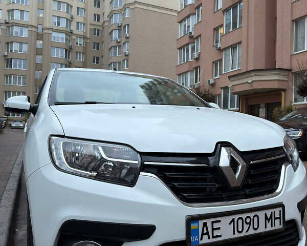 Белый Рено Логан, объемом двигателя 0.9 л и пробегом 88 тыс. км за 10500 $, фото 1 на Automoto.ua