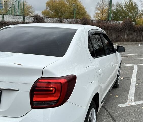 Білий Рено Логан, об'ємом двигуна 1.5 л та пробігом 128 тис. км за 7999 $, фото 3 на Automoto.ua