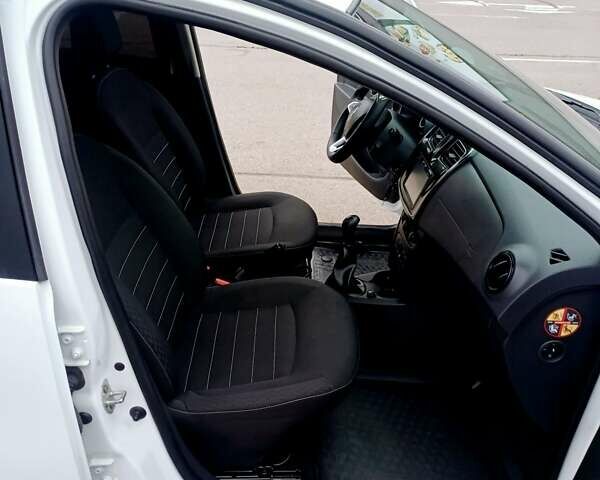 Белый Рено Логан, объемом двигателя 1.5 л и пробегом 150 тыс. км за 9150 $, фото 64 на Automoto.ua