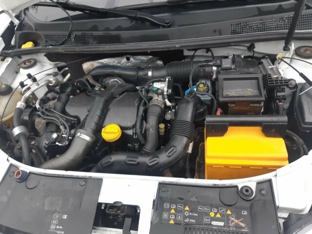 Белый Рено Логан, объемом двигателя 1.5 л и пробегом 144 тыс. км за 6999 $, фото 2 на Automoto.ua