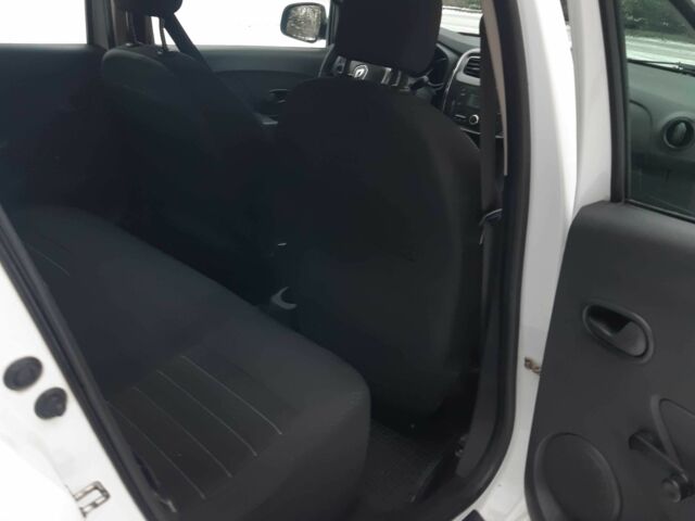 Белый Рено Логан, объемом двигателя 1.5 л и пробегом 144 тыс. км за 6999 $, фото 5 на Automoto.ua