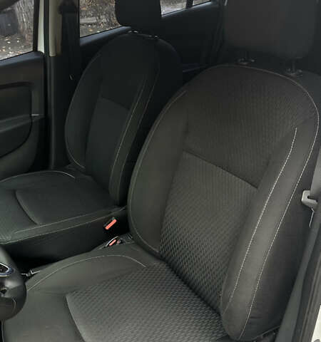 Белый Рено Логан, объемом двигателя 1.46 л и пробегом 148 тыс. км за 8700 $, фото 11 на Automoto.ua